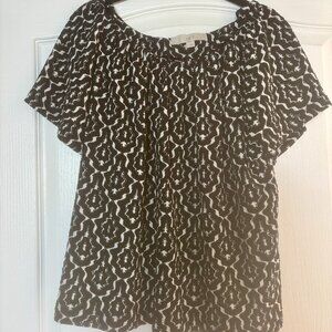 LOFT Black and white patterned short sleeved blouse